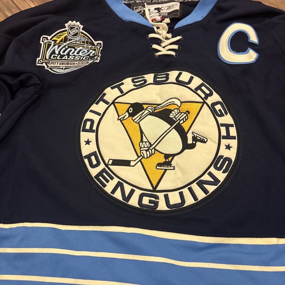 Pittsburgh Penguins Sidney Crosby 2011 Winter Classic Authentic Jersey Sz 48 RBK - Picture 2 of 9